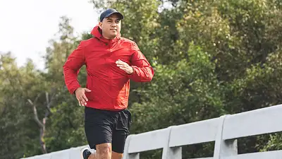 Jak wybrać strój na trening – poradnik odzieży sportowej