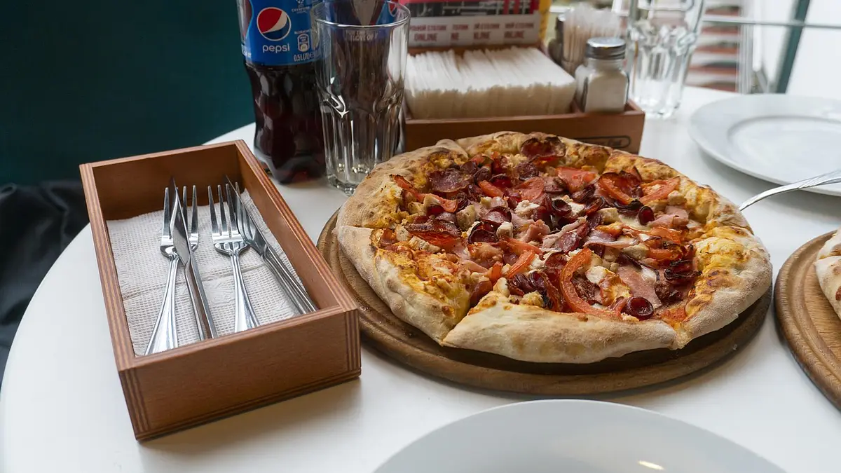 Wieczorne nawyki sabotujące odchudzanie – 5 błędów do unikni