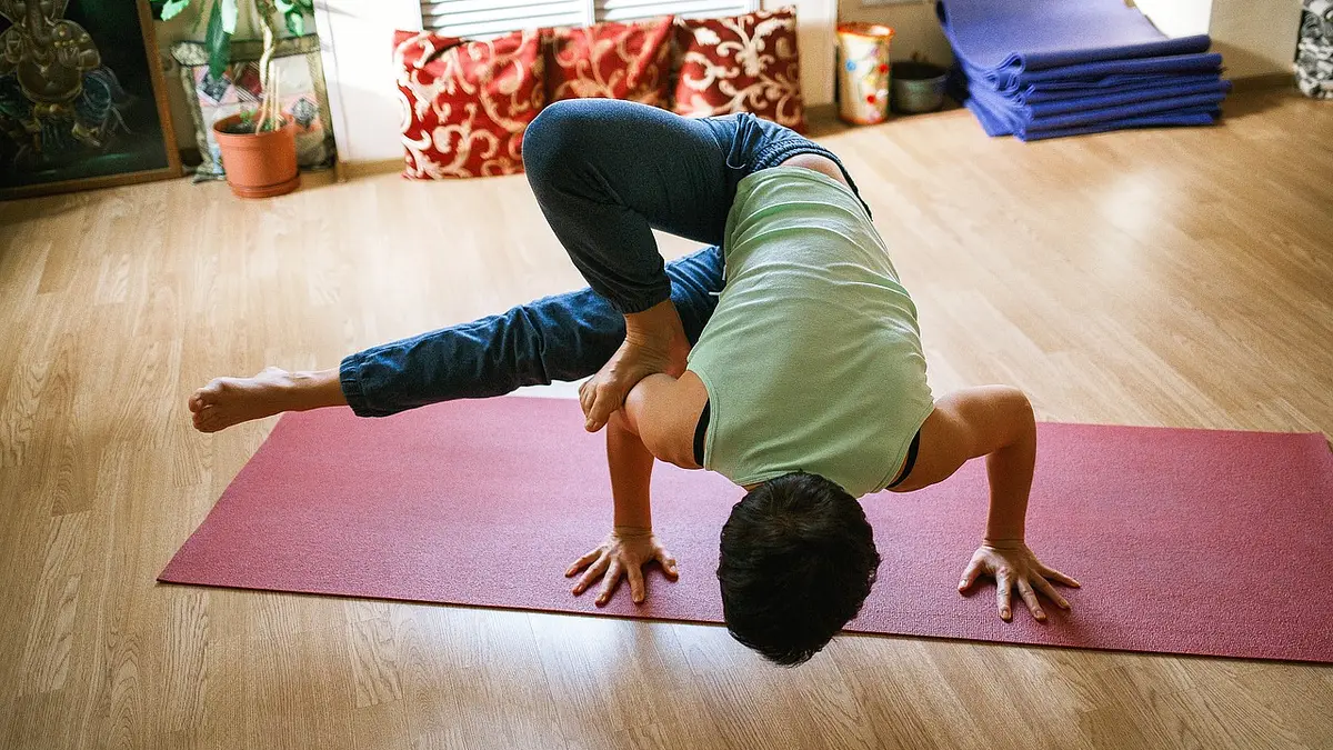 10 skutecznych ćwiczeń na wzdęcia i gazy – ulga dla brzucha