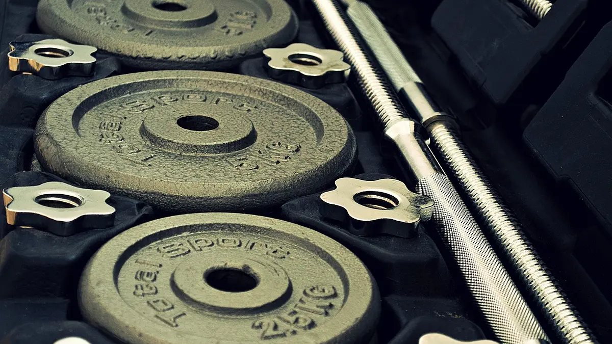 Rumuński martwy ciąg – skuteczne ćwiczenie na odchudzanie i 