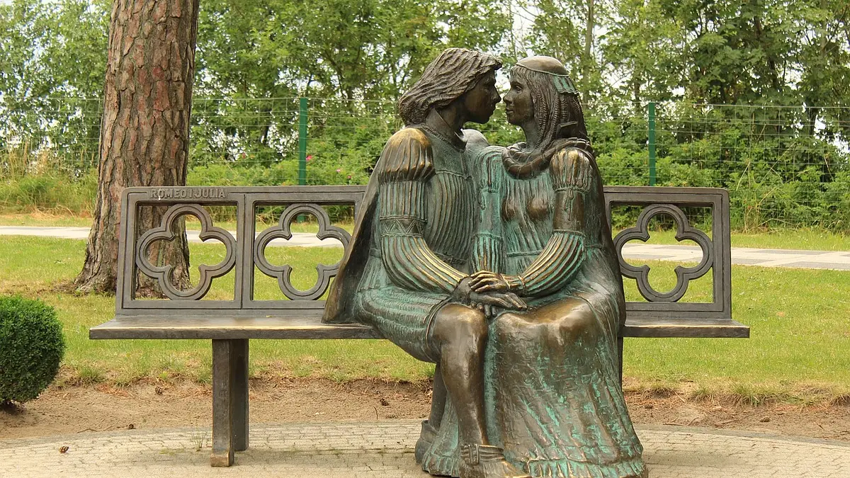 Ćwiczenia na ławeczce płaskiej i skośnej – 20 skutecznych tr