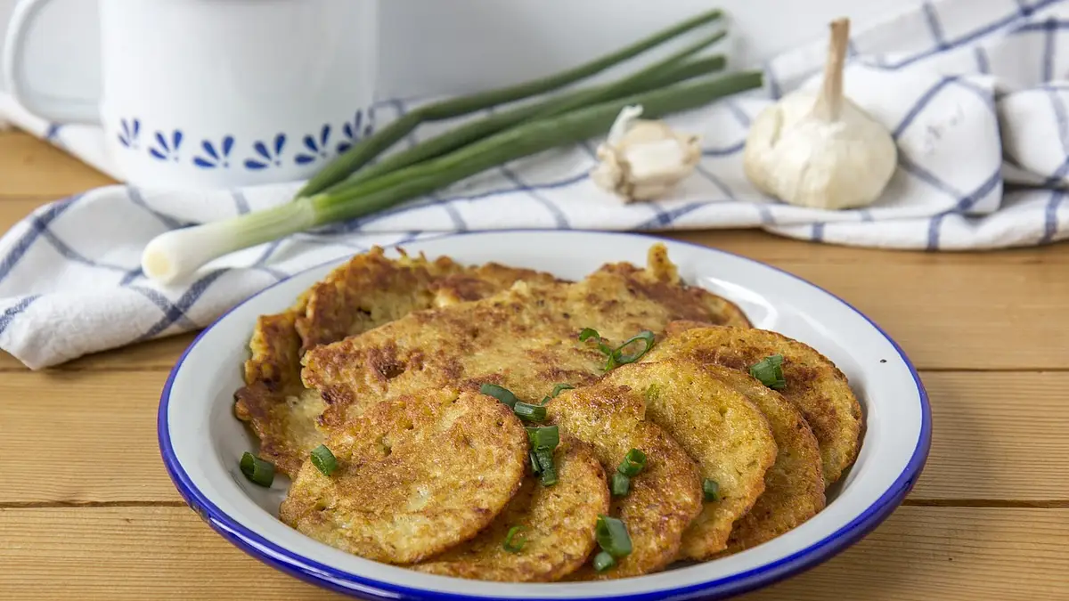Co znajduje się w plackach ziemniaczanych? Składniki i kalor