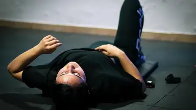 Trening w domu bez sprzętu – skuteczne spalanie kalorii