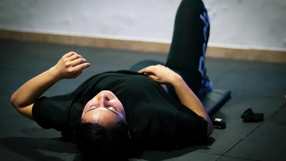 Trening w domu bez sprzętu – skuteczne spalanie kalorii