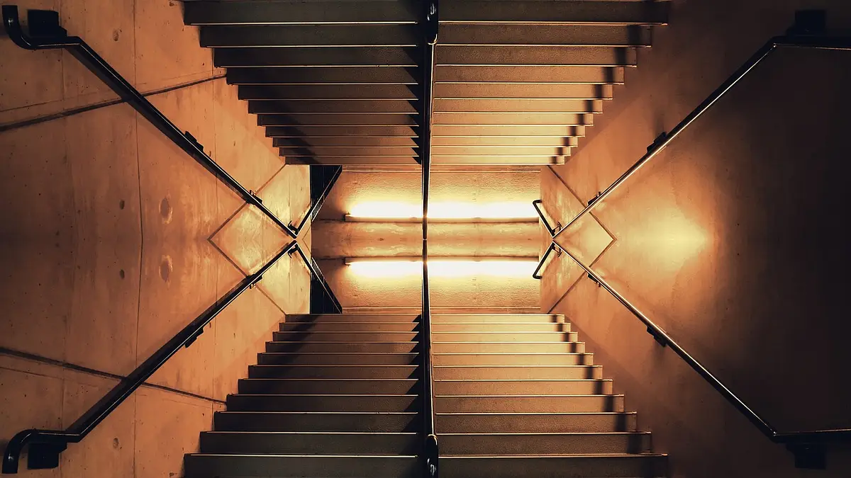 Chodzenie po schodach – korzyści i efekty zdrowotne