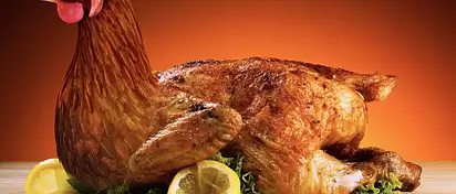 Ile kalorii ma pierś z kurczaka? Gotowana i smażona