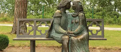 Ćwiczenia na ławeczce płaskiej i skośnej - 20 przykładów