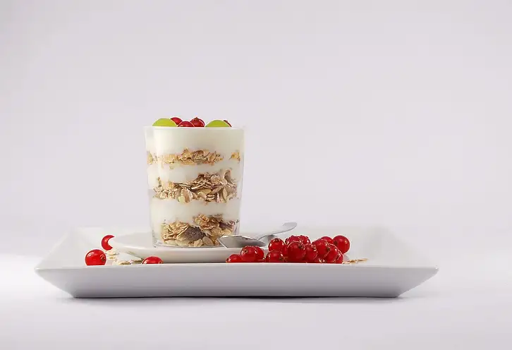 Ile kalorii ma jogurt naturalny? Sprawdź!