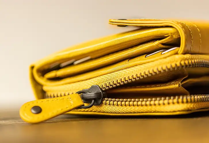 Welurowe dresy damskie: stylizacje modern vintage