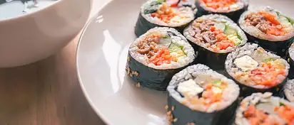 Czy sushi tuczy? Wartości i porady