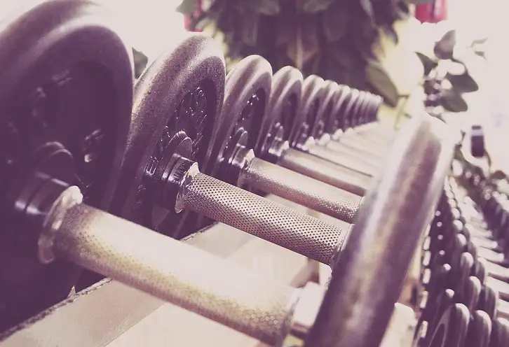 Ćwiczenia na ramiona – 20 najlepszych propozycji