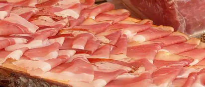 Ile kalorii ma szynka? Indyk, kurczak i wieprzowina