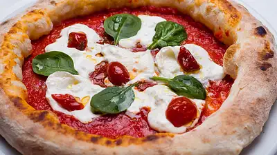Czy pizza tuczy? Kalorie, składniki i zdrowe przepisy