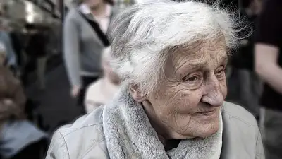 Plank boczny – skuteczne ćwiczenie na mocny core i lepszą po
